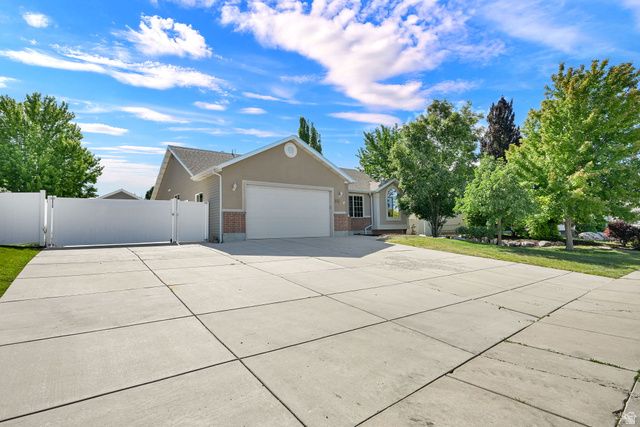 1111 S 2200 W, Syracuse, UT 84075