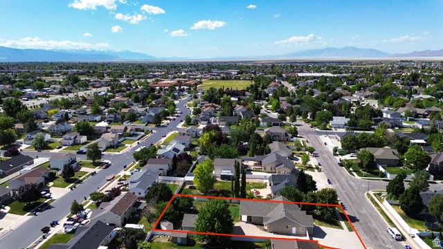 1111 S 2200 W, Syracuse, UT 84075