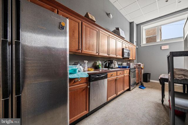 211 E HIGH ST, Pottstown, PA 19464