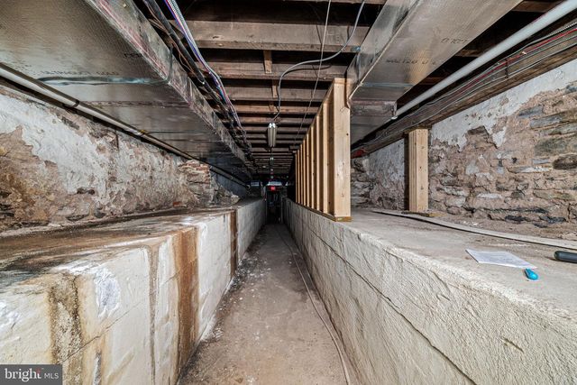 211 E HIGH ST, Pottstown, PA 19464