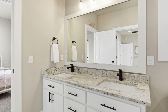 8605 W Migration Way, Bentonville, AR 72713