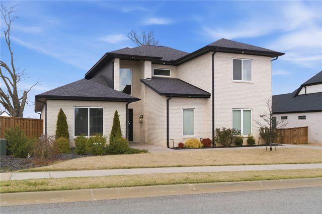 8605 W Migration Way, Bentonville, AR 72713