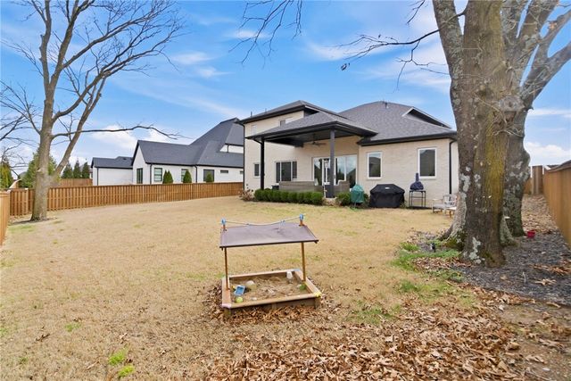 8605 W Migration Way, Bentonville, AR 72713
