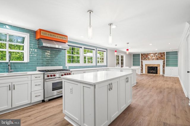 11928 APPLING VALLEY RD, Fairfax, VA 22030