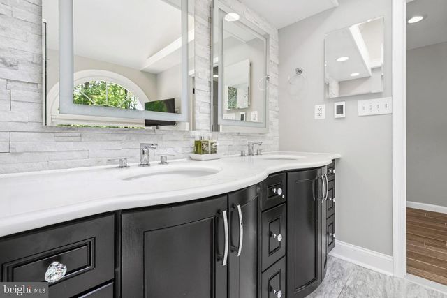 11928 APPLING VALLEY RD, Fairfax, VA 22030