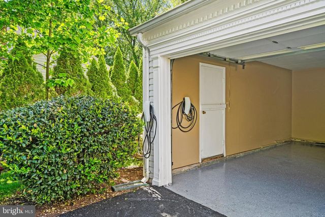 11928 APPLING VALLEY RD, Fairfax, VA 22030