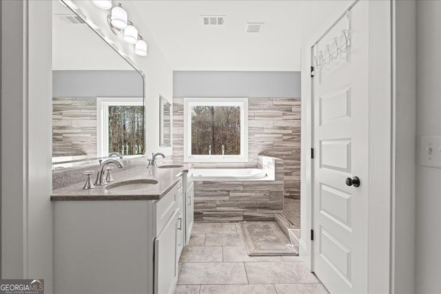 656 Paynes Lake Road, Carrollton, GA 30116