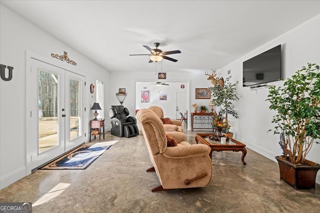 656 Paynes Lake Road, Carrollton, GA 30116