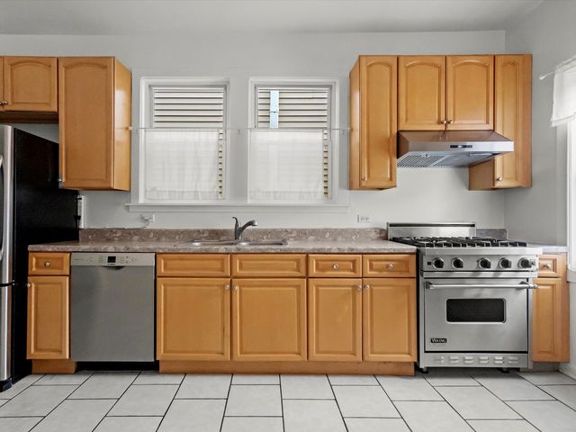 3708 S Emerald Avenue, Chicago, IL 60609