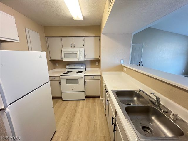 8101 West Flamingo Road 2161, Las Vegas, NV 89147