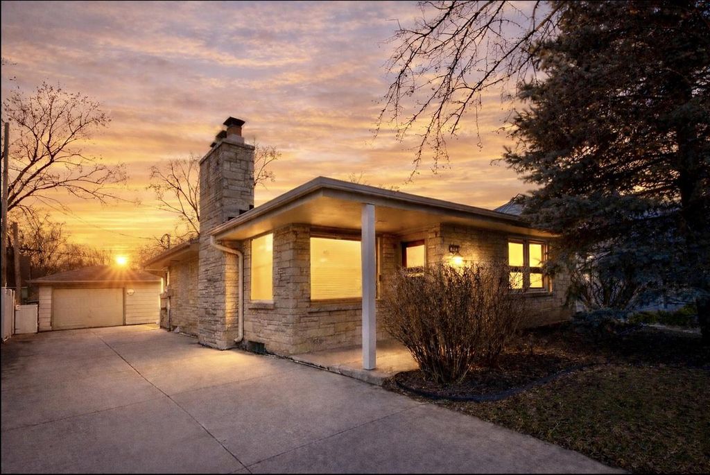 755 N 112th STREET, Wauwatosa, WI 53226