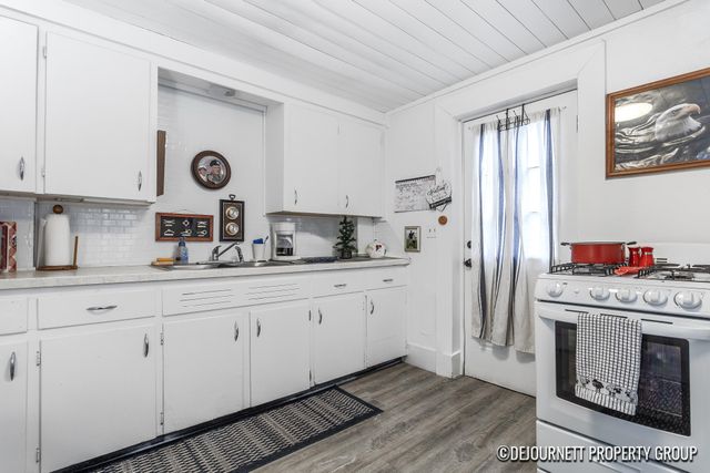 710 Verhoeks Street, Grand Haven, MI 49417