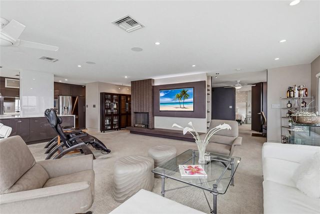 350 GOLDEN GATE POINT 51, Sarasota, FL 34236