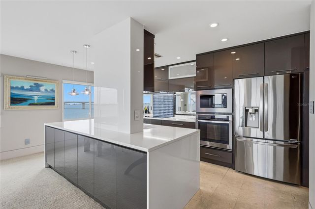 350 GOLDEN GATE POINT 51, Sarasota, FL 34236