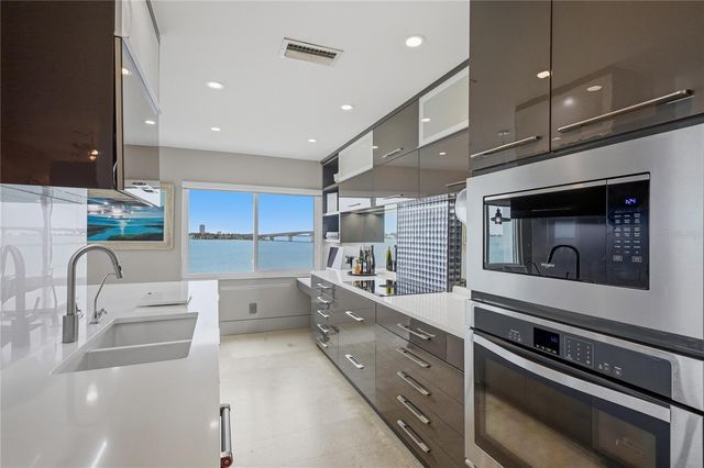 350 GOLDEN GATE POINT 51, Sarasota, FL 34236