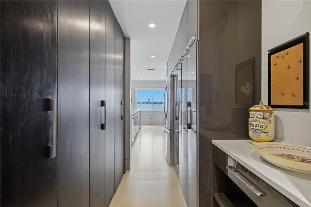 350 GOLDEN GATE POINT 51, Sarasota, FL 34236