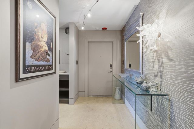 350 GOLDEN GATE POINT 51, Sarasota, FL 34236