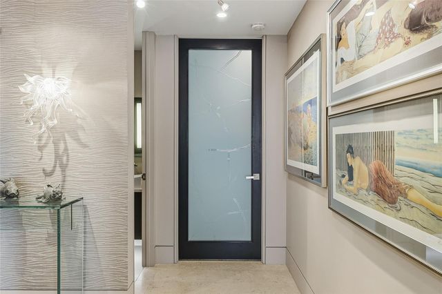 350 GOLDEN GATE POINT 51, Sarasota, FL 34236