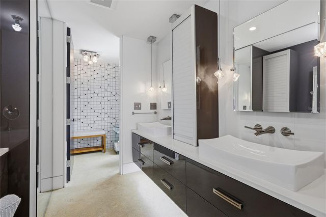 350 GOLDEN GATE POINT 51, Sarasota, FL 34236