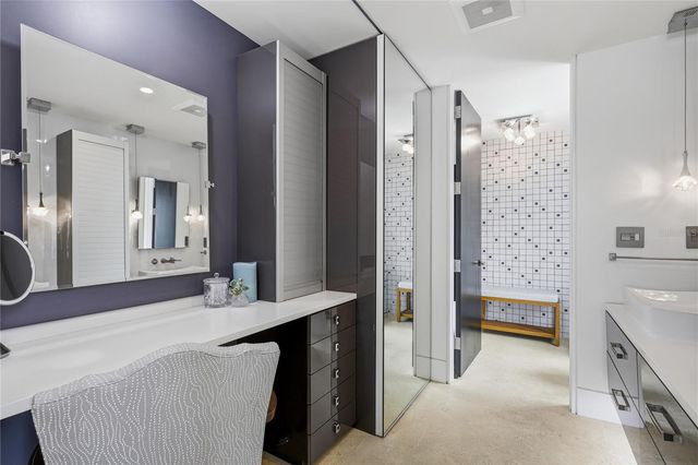 350 GOLDEN GATE POINT 51, Sarasota, FL 34236