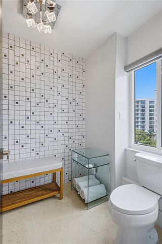 350 GOLDEN GATE POINT 51, Sarasota, FL 34236