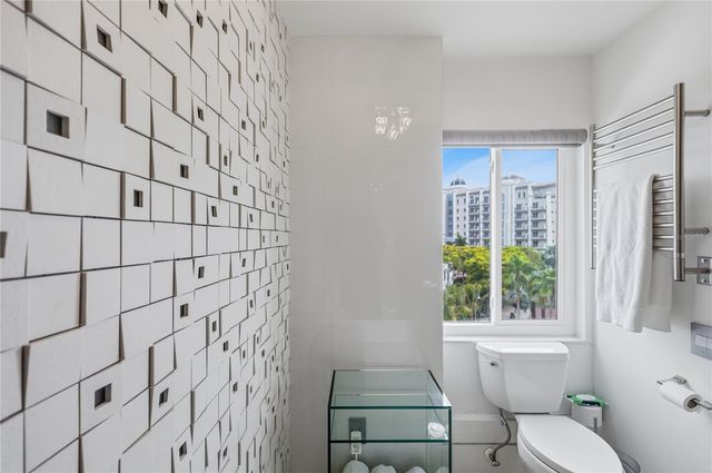 350 GOLDEN GATE POINT 51, Sarasota, FL 34236