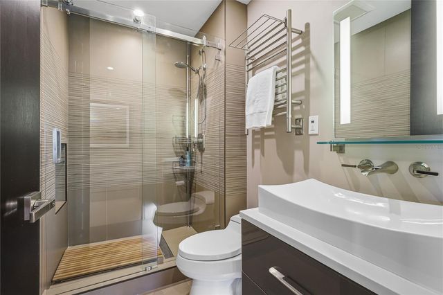 350 GOLDEN GATE POINT 51, Sarasota, FL 34236