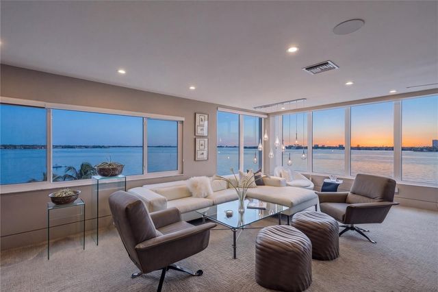 350 GOLDEN GATE POINT 51, Sarasota, FL 34236