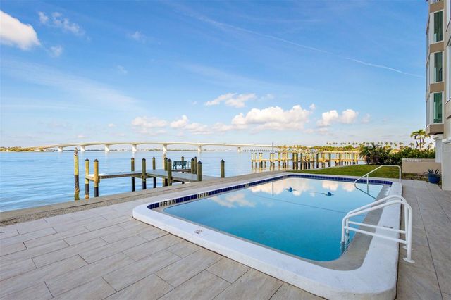350 GOLDEN GATE POINT 51, Sarasota, FL 34236