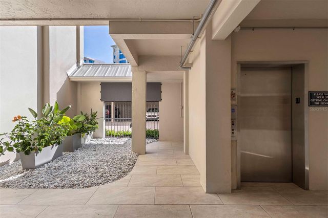 350 GOLDEN GATE POINT 51, Sarasota, FL 34236