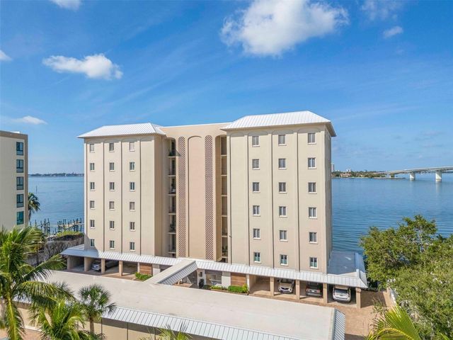 350 GOLDEN GATE POINT 51, Sarasota, FL 34236