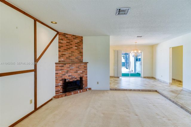 2225 N 39th Ave, Hollywood, FL 33021