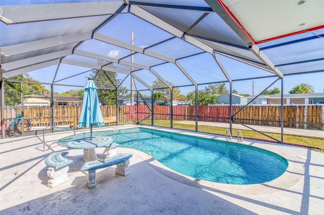 2225 N 39th Ave, Hollywood, FL 33021