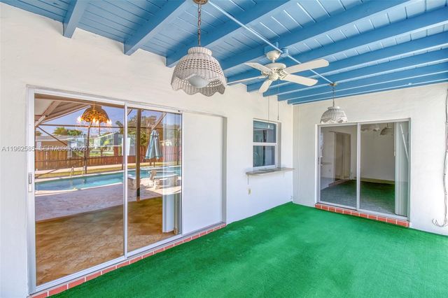 2225 N 39th Ave, Hollywood, FL 33021