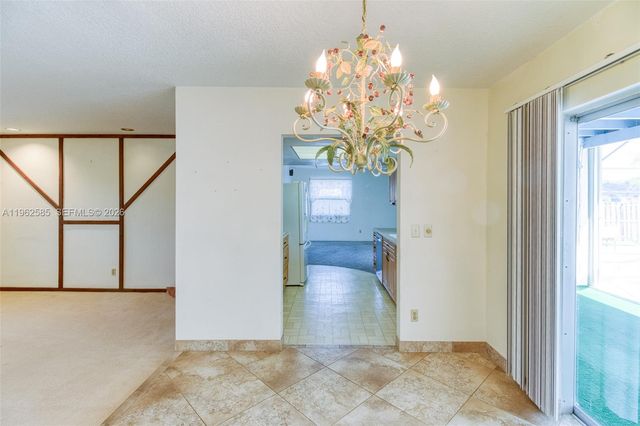 2225 N 39th Ave, Hollywood, FL 33021