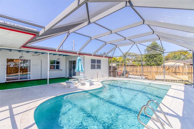 2225 N 39th Ave, Hollywood, FL 33021