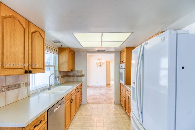 2225 N 39th Ave, Hollywood, FL 33021