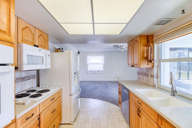 2225 N 39th Ave, Hollywood, FL 33021