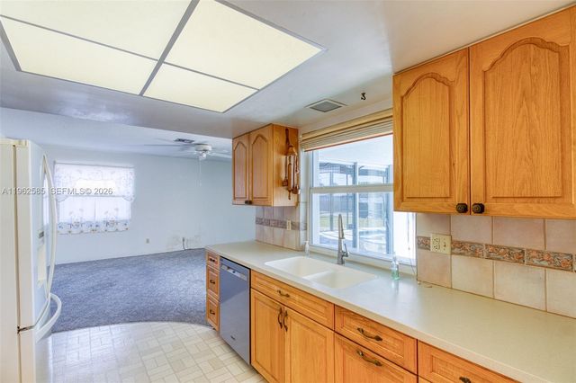 2225 N 39th Ave, Hollywood, FL 33021