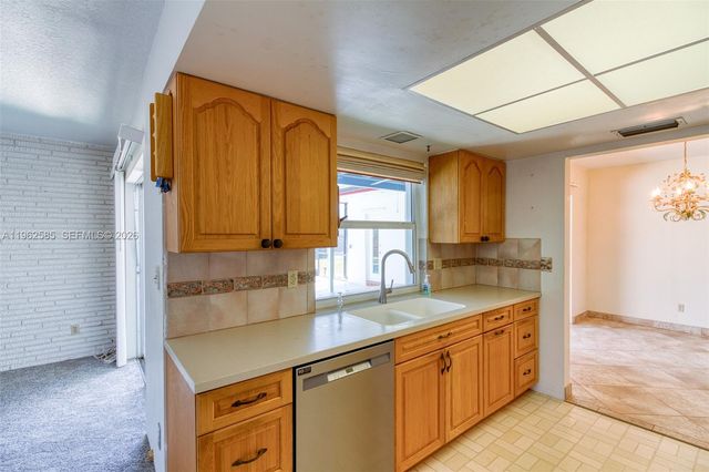 2225 N 39th Ave, Hollywood, FL 33021