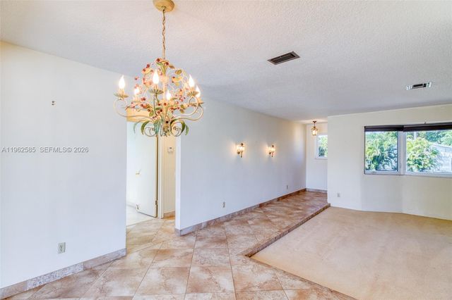 2225 N 39th Ave, Hollywood, FL 33021