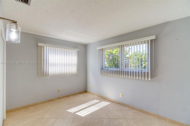 2225 N 39th Ave, Hollywood, FL 33021