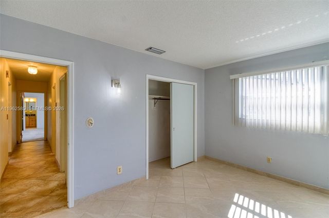 2225 N 39th Ave, Hollywood, FL 33021
