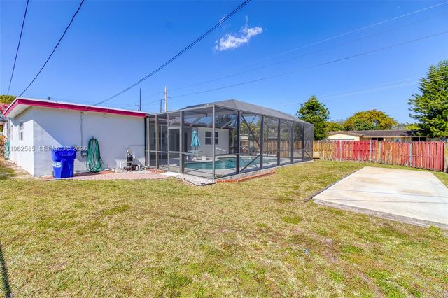 2225 N 39th Ave, Hollywood, FL 33021