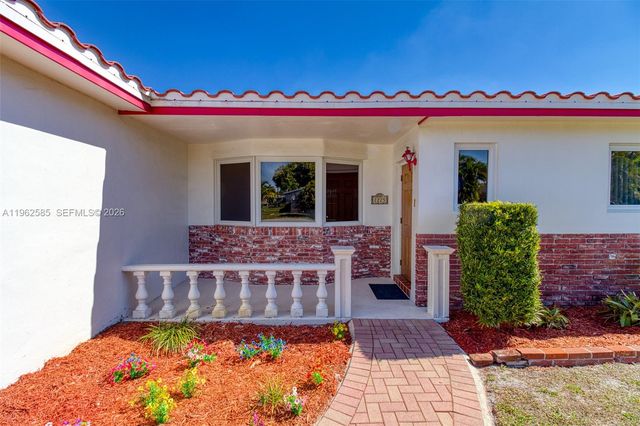 2225 N 39th Ave, Hollywood, FL 33021