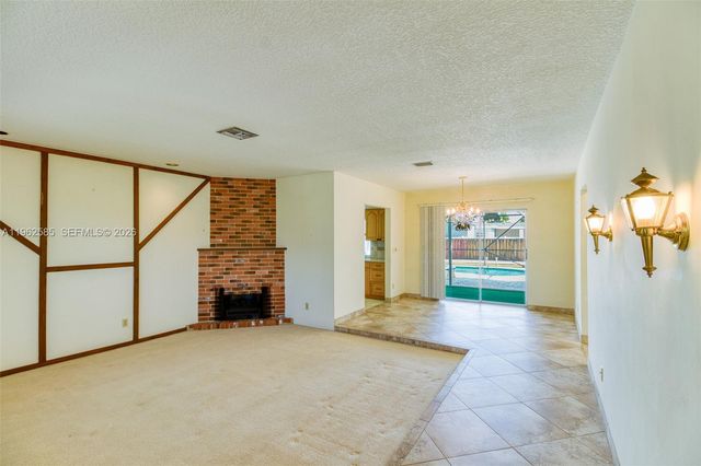 2225 N 39th Ave, Hollywood, FL 33021