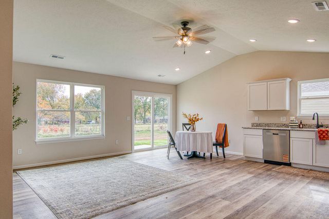 518 S Troy Avenue, Springfield, MO 65802