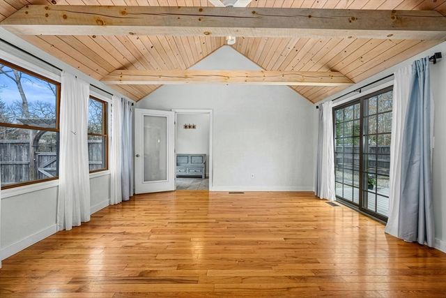 134 School St, Barnstable, MA 02635