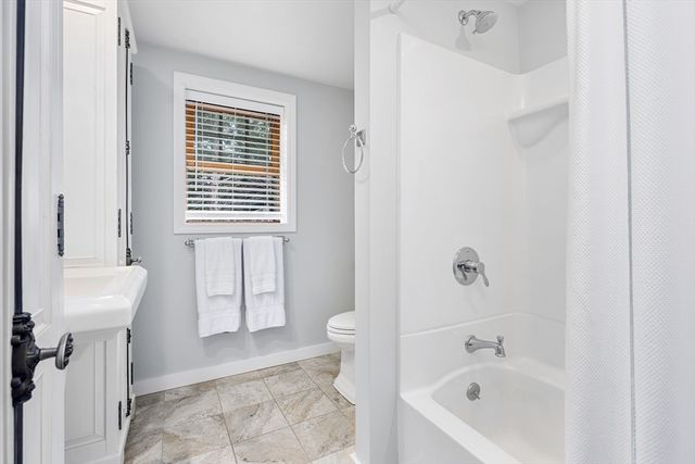 134 School St, Barnstable, MA 02635