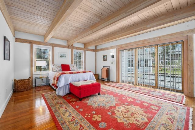 134 School St, Barnstable, MA 02635